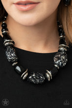 Cargar imagen en el visor de la galería, Paparazzi 💜 &quot;In Good Glazes&quot; -- Black Necklace
