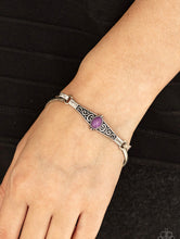 Cargar imagen en el visor de la galería, Paparazzi 💜 Stone Scrolls - Purple  Bracelet
